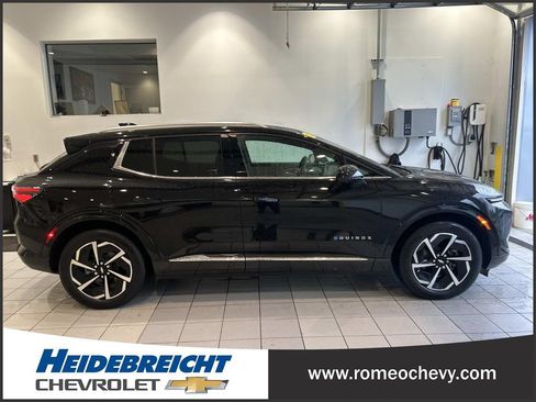 Used 2024 Chevrolet Equinox EV LT FWD image 2
