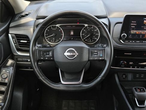 Used 2025 Nissan Rogue SV FWD image 24