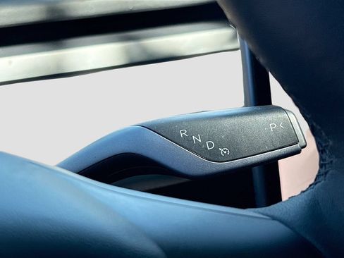 Used 2023 Tesla Model Y Performance AWD/4WD image 17