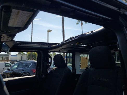 Used 2021 Jeep Wrangler Unlimited Sahara image 33