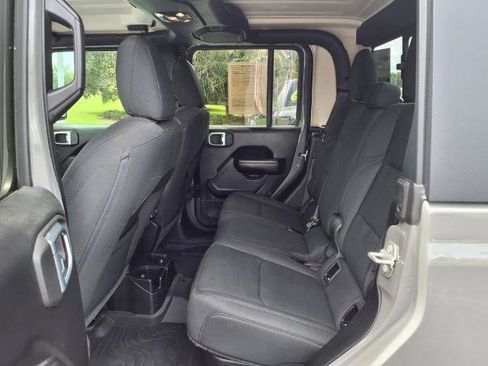 Used 2021 Jeep Gladiator Sport image 4