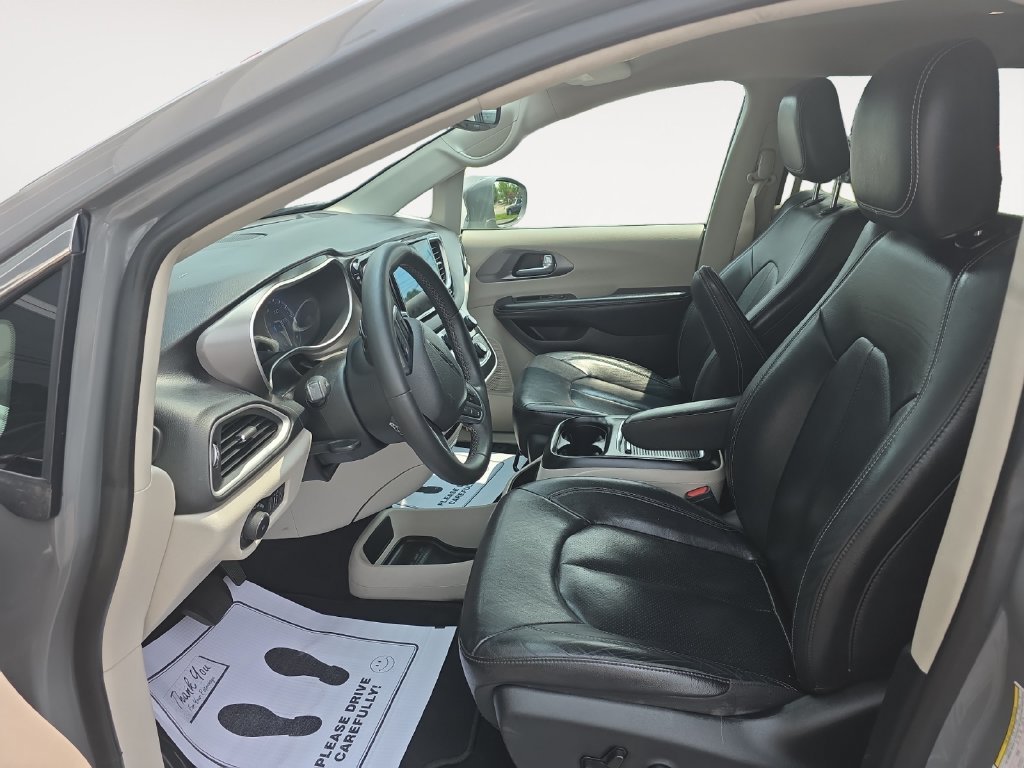 Used 2022 Chrysler Pacifica Touring-L FWD image 9