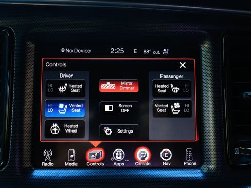 Used 2015 Dodge Challenger R/T Scat Pack w/ Scat Pack Appearance Package image 38