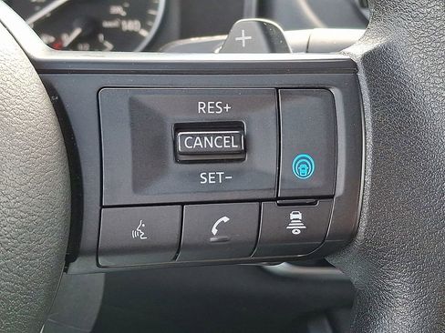 Used 2024 Nissan Rogue SV image 17