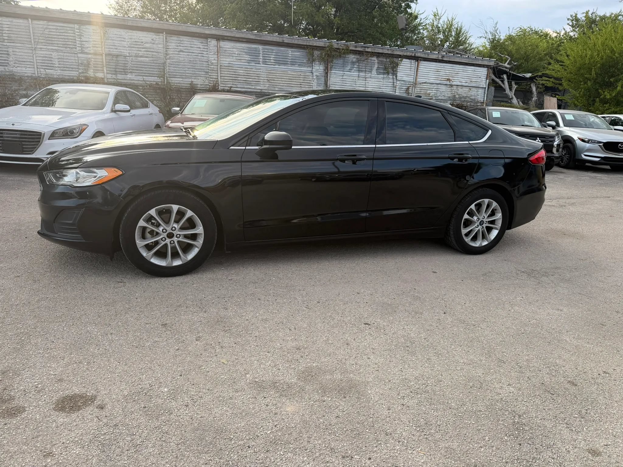 Used 2019 Ford Fusion SE FWD image 3