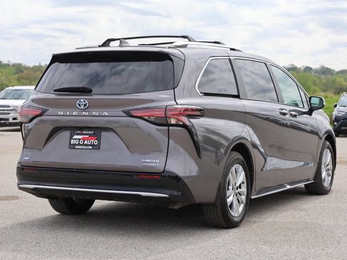 Used 2024 Toyota Sienna Limited AWD/4WD image 9