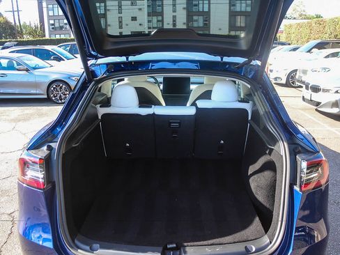 Used 2025 Tesla Model Y Long Range RWD image 32