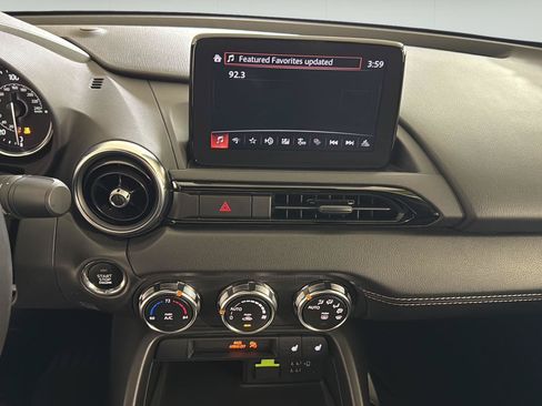 Used 2021 MAZDA MX-5 Miata Grand Touring RWD image 17