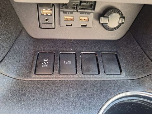 Used 2019 Toyota Highlander XLE image 17