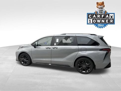 Used 2026 Toyota Sienna XSE FWD image 4