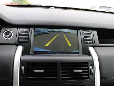 Used 2018 Land Rover Discovery Sport SE image 17