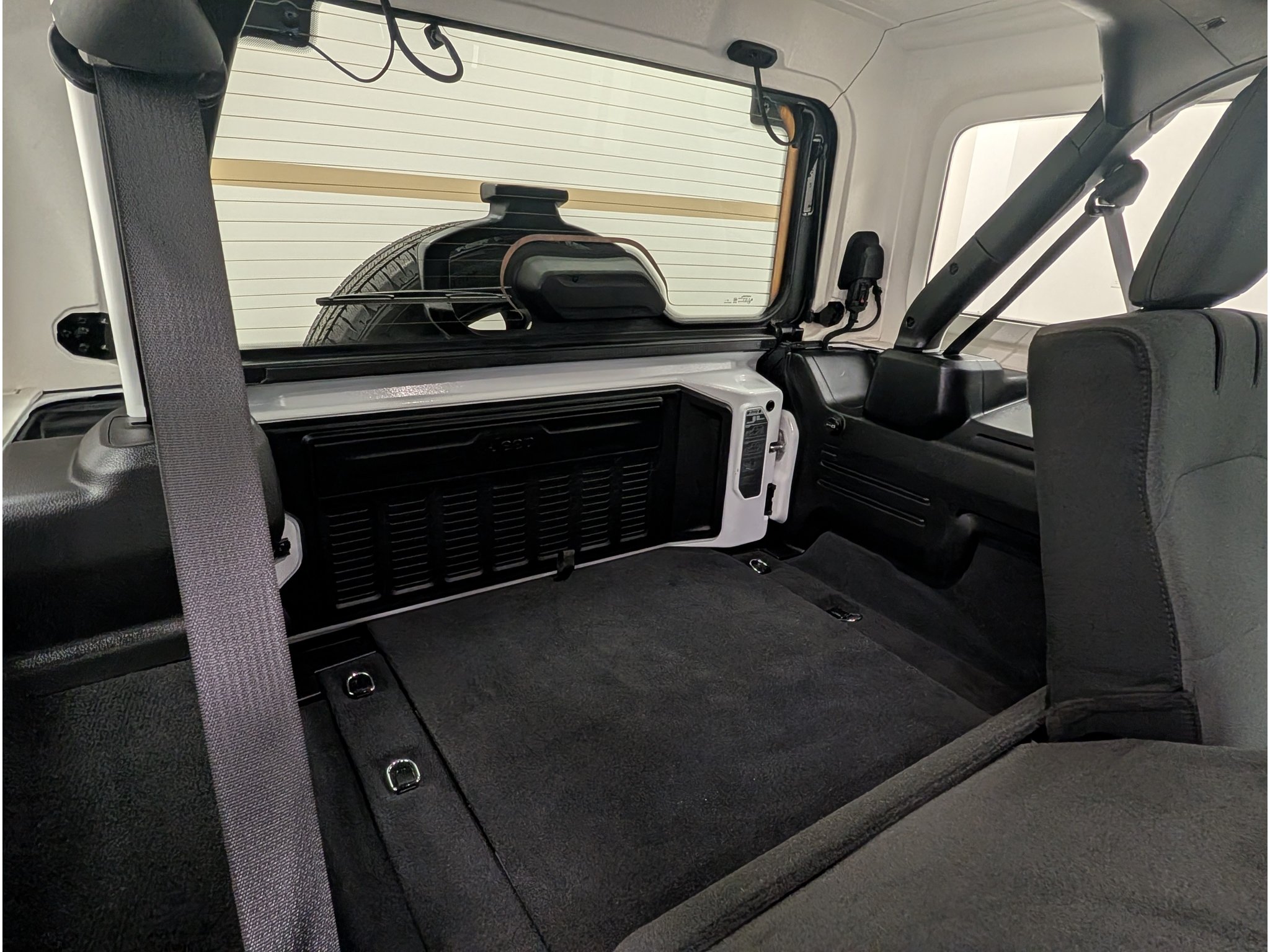 Used 2024 Jeep Wrangler Unlimited Sahara AWD/4WD image 17