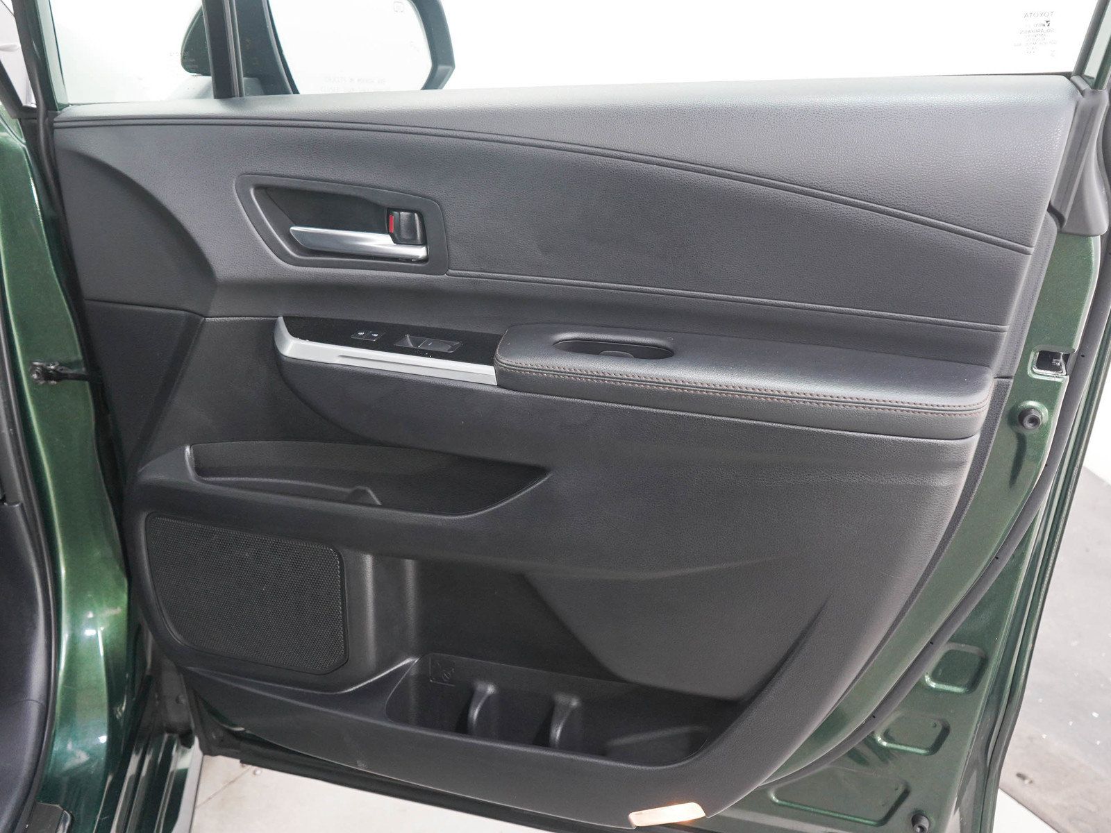 Used 2025 Toyota Sienna Platinum AWD/4WD image 12