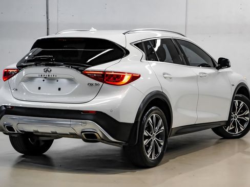 Used 2017 INFINITI QX30 Premium w/ Navigation Package AWD/4WD image 8
