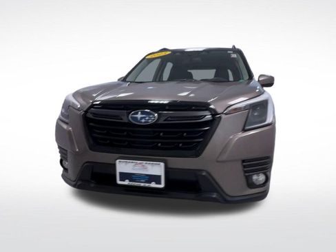 Used 2023 Subaru Forester Limited AWD/4WD image 3