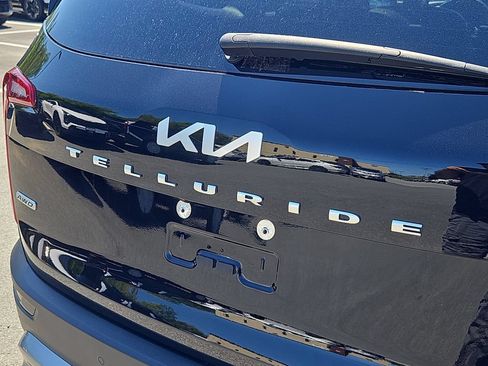 Certified 2022 Kia Telluride SX w/ Towing Package AWD/4WD image 12