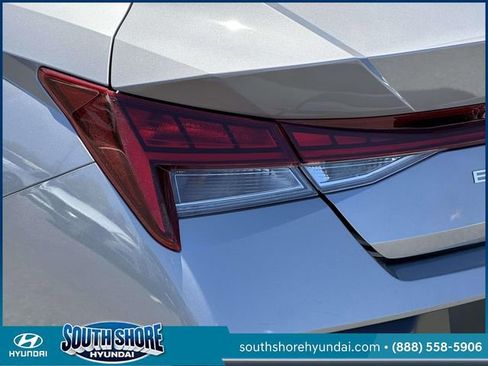 Certified 2025 Hyundai Elantra SEL FWD image 9
