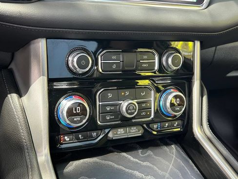 Used 2024 GMC Yukon Denali RWD image 26