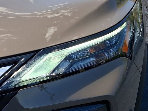 Used 2024 Nissan Rogue SV AWD/4WD image 9