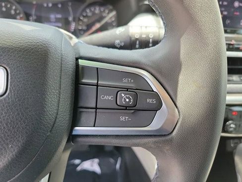 Used 2022 Jeep Compass Latitude FWD image 27