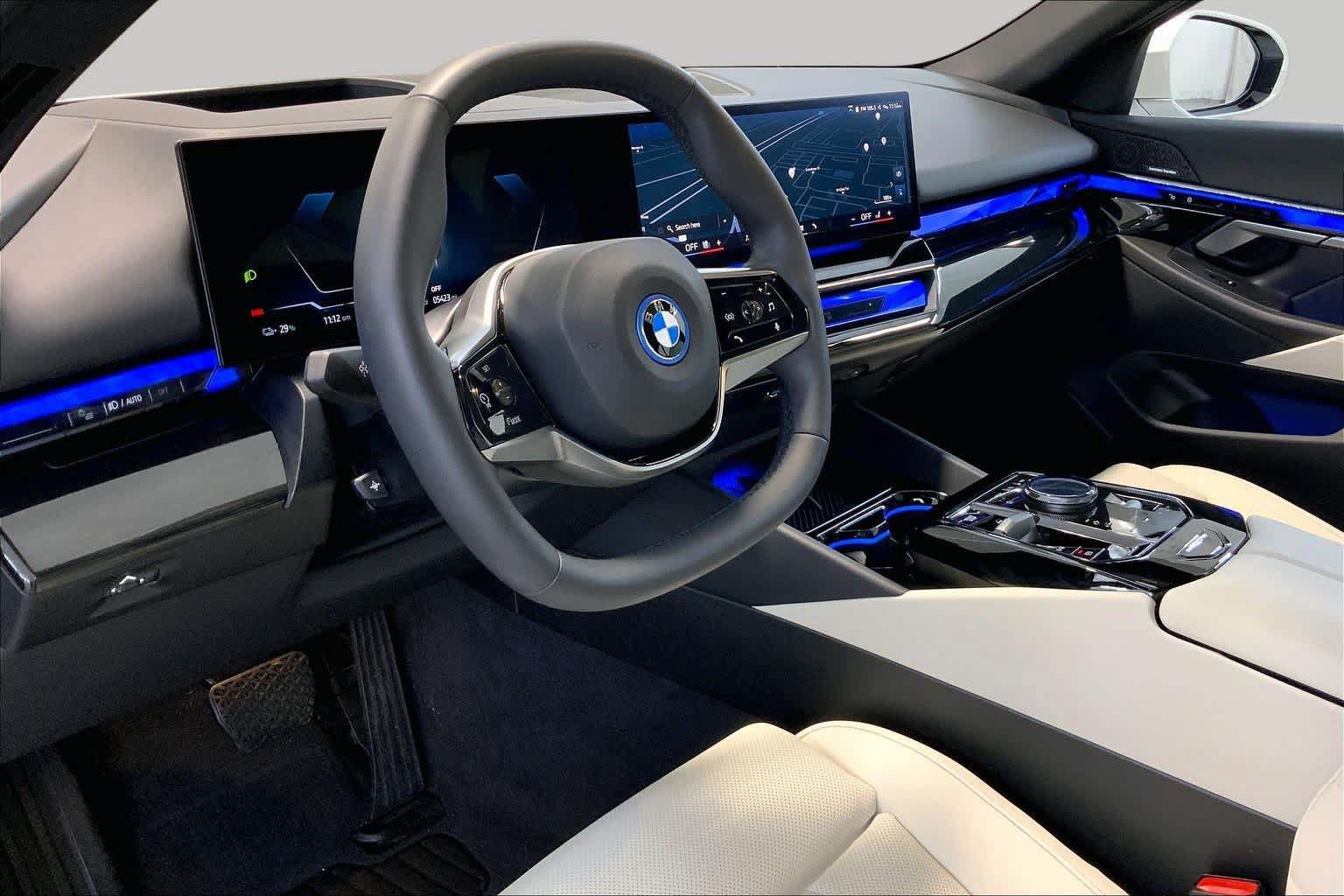 Used 2025 BMW i5 xDrive40 w/ Premium Package AWD/4WD image 17