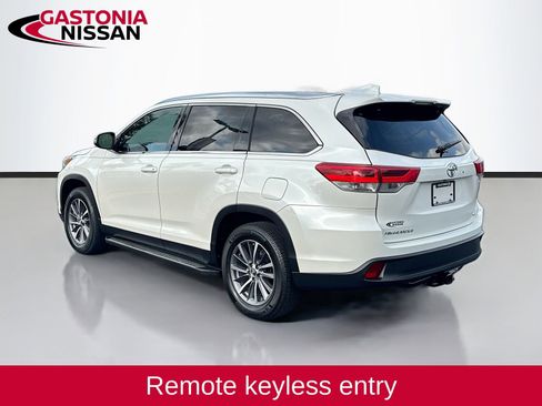 Used 2019 Toyota Highlander XLE FWD image 5