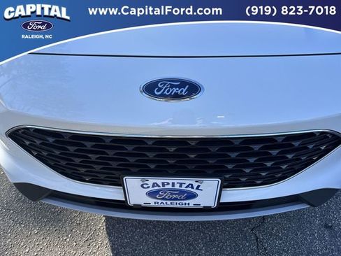 Used 2022 Ford Escape SE image 10