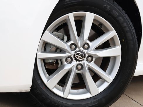 Used 2025 Toyota Camry LE AWD/4WD image 14