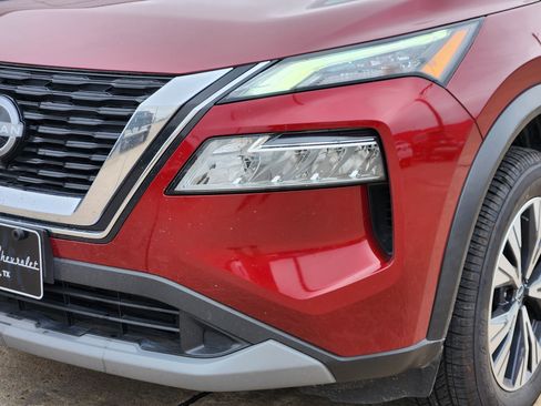 Used 2023 Nissan Rogue SV image 9