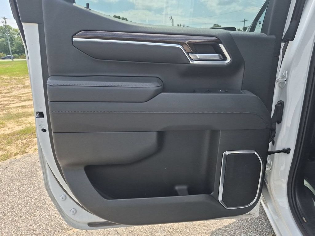 Used 2025 Chevrolet Silverado 1500 LT RWD image 28