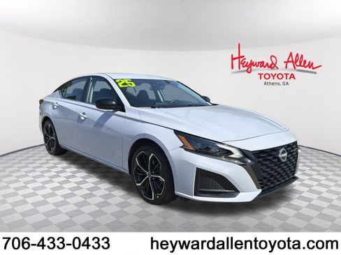 Used 2025 Nissan Altima 2.5 SR FWD image 1