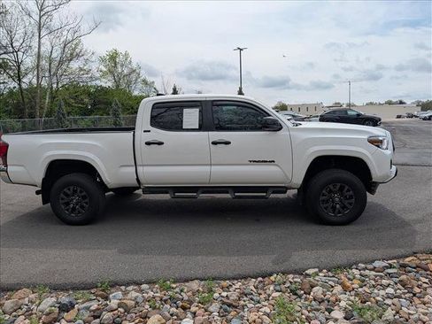 Used 2021 Toyota Tacoma SR5 AWD/4WD image 5