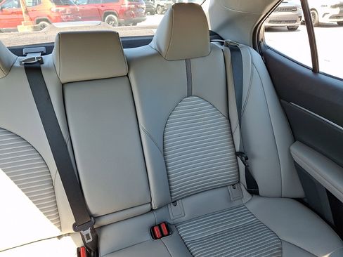 Used 2019 Toyota Camry SE w/ Convenience Package FWD image 21