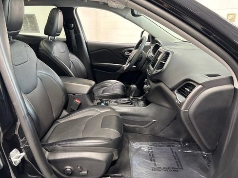 Used 2022 Jeep Cherokee Latitude Lux w/ Sun & Sound Group AWD/4WD image 11