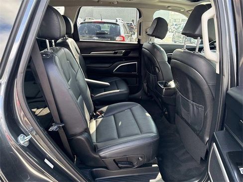 Used 2022 Kia Telluride S image 11