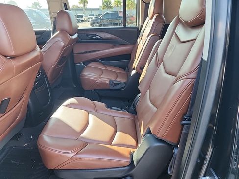 Used 2016 Cadillac Escalade ESV Premium image 3
