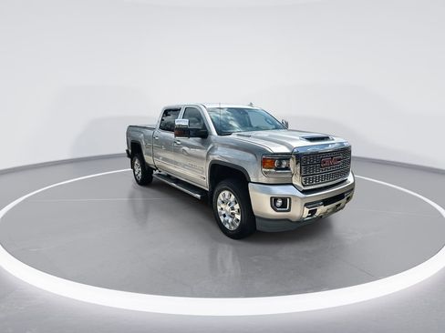 Used 2018 GMC Sierra 2500 Denali w/ Duramax Plus Package AWD/4WD image 2