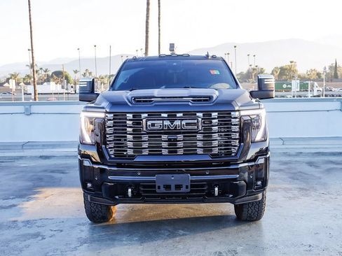 Used 2025 GMC Sierra 2500 Denali Ultimate AWD/4WD image 3