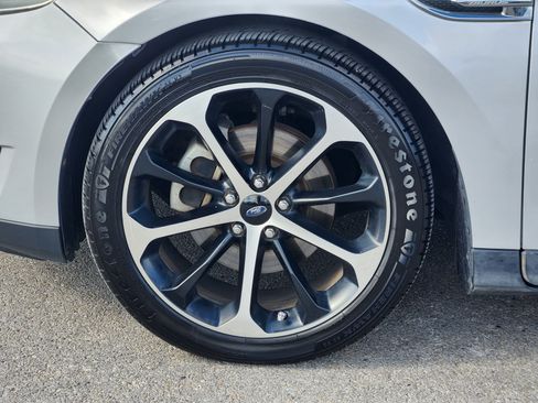 Used 2014 Ford Taurus SEL w/ Equipment Group 201A FWD image 10