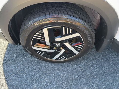 Used 2025 Nissan Kicks SV FWD image 34
