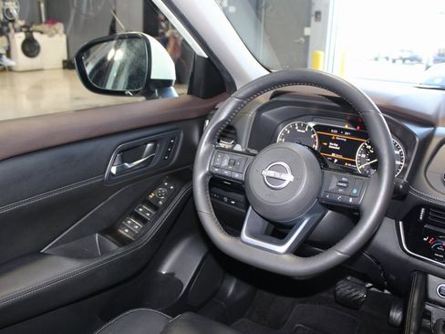 Used 2023 Nissan Rogue SL image 23