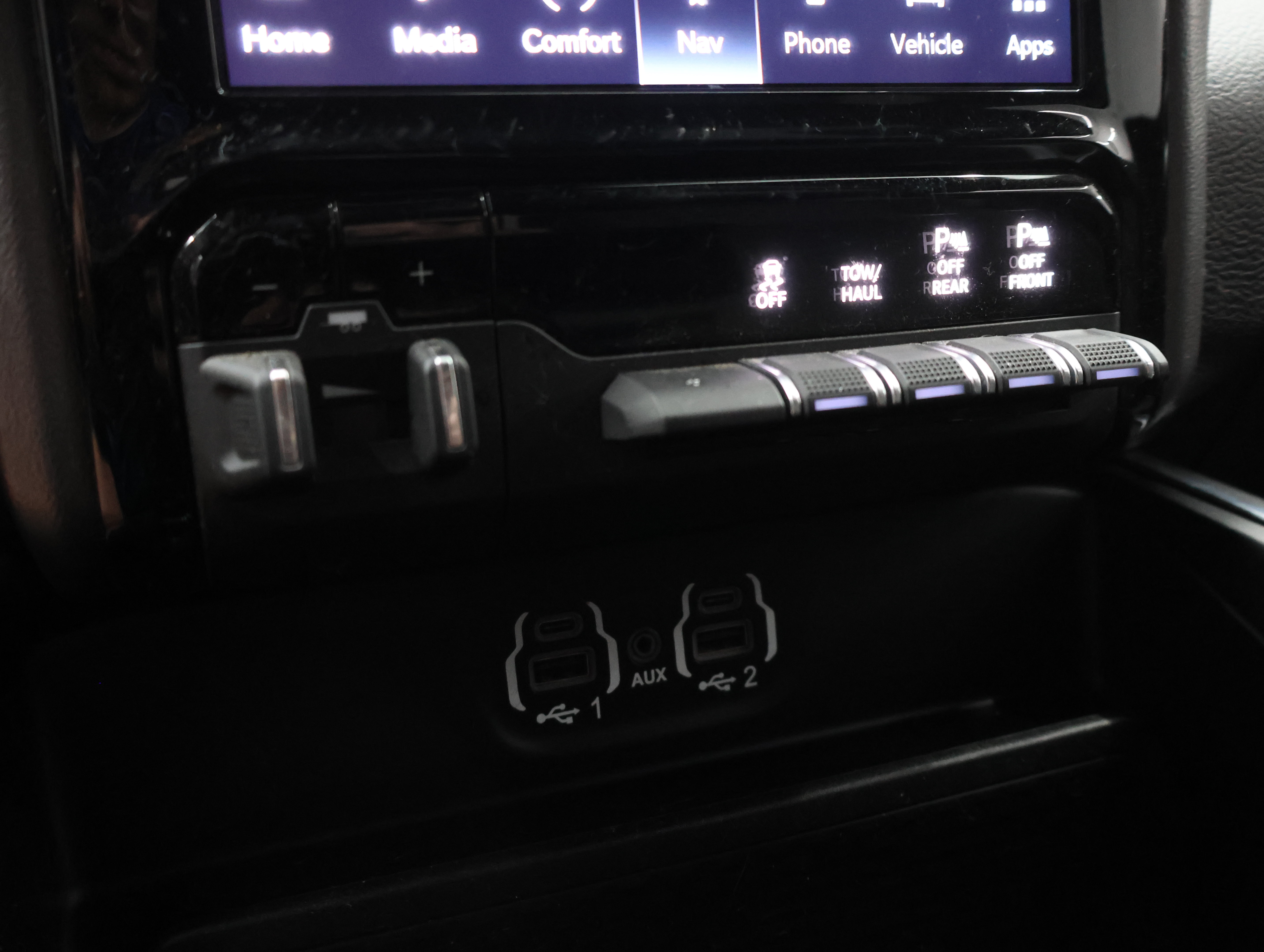 Used 2024 RAM 2500 Big Horn w/ Night Edition AWD/4WD image 40