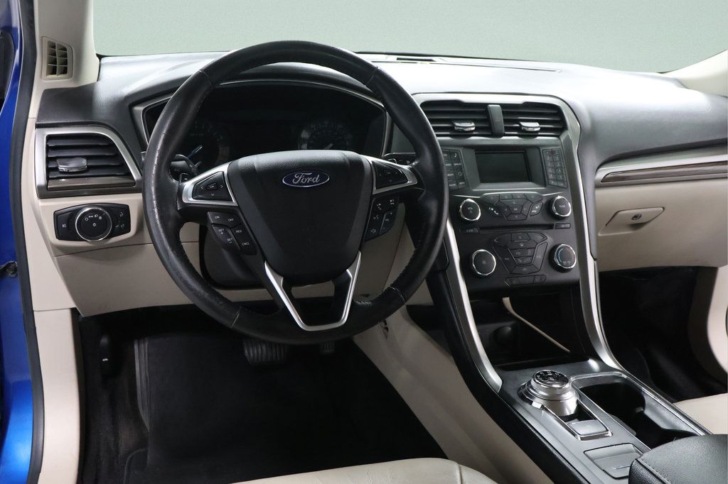 Used 2017 Ford Fusion SE FWD image 9