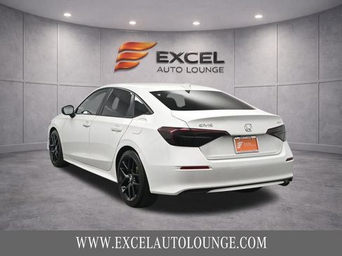 Used 2023 Honda Civic Sport image 4