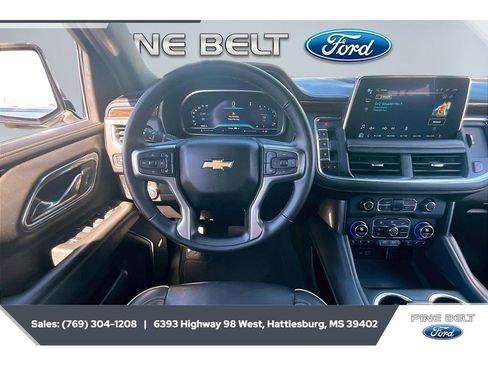 Used 2023 Chevrolet Suburban Premier RWD image 8