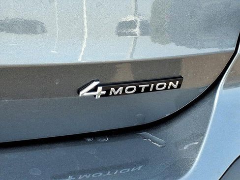 New 2025 Volkswagen Taos SEL image 9