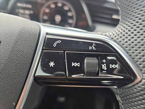 Used 2024 Audi SQ8 e-tron Premium Plus AWD/4WD image 33