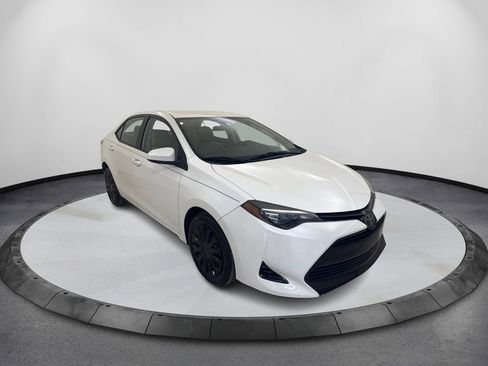 Used 2017 Toyota Corolla LE FWD image 3