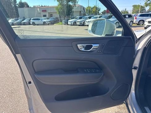 Used 2022 Volvo XC60 B5 Inscription AWD/4WD image 8