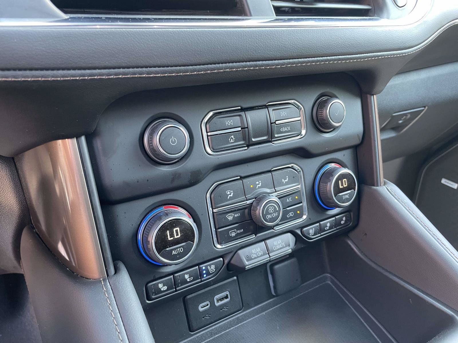 Used 2024 Chevrolet Tahoe High Country RWD image 15